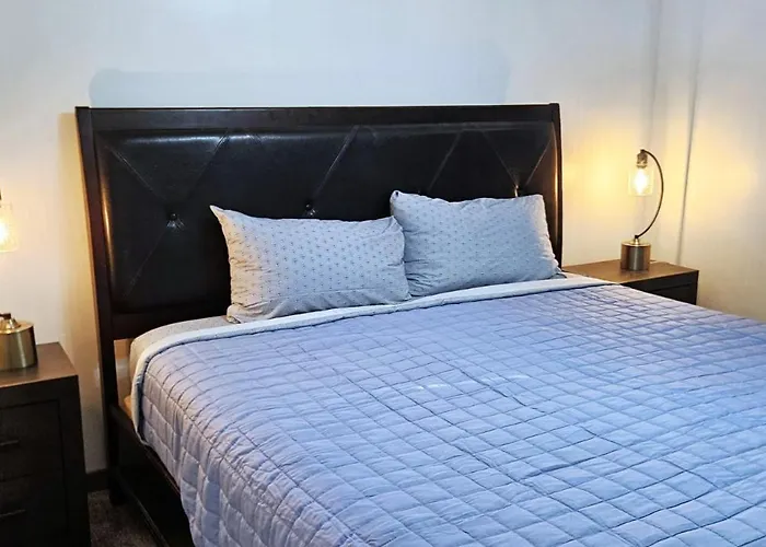 Hot Tub, 2 Bedroom, Kitchen, Washer-dryer, Lower Holiday home *